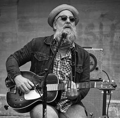 Boo Mullarky, Mickeys Tavern